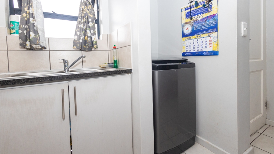 2 Bedroom Property for Sale in Schoongezicht Western Cape